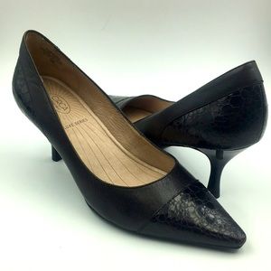 Circa Joan & David Leather black pebbled embossed 6 heels Pumps nwt